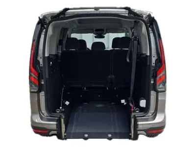 ZŁOTY VAN FORD TOURNEO CONNECT z 2026 r., DIESEL, skrzynia biegów AUTOMATYCZNA 90KM, zdjęcie 14 z 32