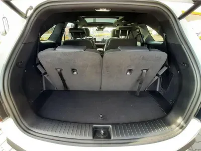 BIAŁY SUV KIA SORENTO z 2024 r., HYBRYDA/BENZYNA, skrzynia biegów AUTOMATYCZNA 159KM, zdjęcie 15 z 32