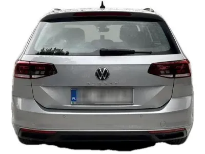 SREBRNY KOMBI VOLKSWAGEN PASSAT z 2023 r., BENZYNA, skrzynia biegów AUTOMATYCZNA 150KM, zdjęcie 3 z 19