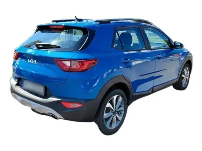 NIEBIESKI SUV KIA STONIC z 2023 r., BENZYNA, skrzynia biegów MANUALNA 75KM, zdjęcie 10 z 24