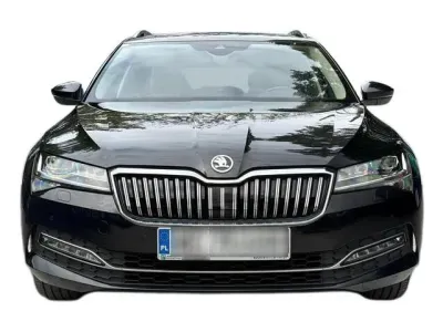 CZARNY KOMBI SKODA SUPERB z 2022 r., DIESEL, skrzynia biegów AUTOMATYCZNA 150KM, zdjęcie 4 z 19