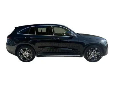 CZARNY SUV MERCEDES CLASE EQC z 2021 r., ELEKTRYCZNY, skrzynia biegów AUTOMATYCZNA 408KM, zdjęcie 2 z 18