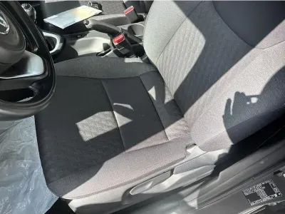SZARY HATCHBACK TOYOTA YARIS z 2022 r., BENZYNA, skrzynia biegów MANUALNA 125KM, zdjęcie 16 z 19