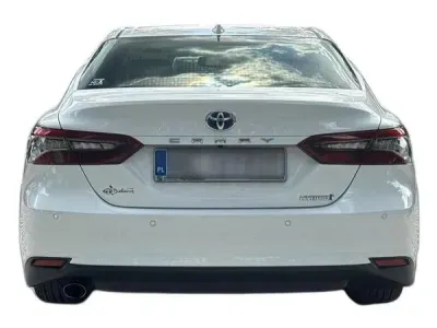 BIAŁY SEDAN TOYOTA CAMRY z 2022 r., HYBRYDA/BENZYNA, skrzynia biegów AUTOMATYCZNA 218KM, zdjęcie 18 z 18