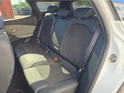 BIAŁY SUV FORD EXPLORER z 2024 r., ELEKTRYCZNY, skrzynia biegów AUTOMATYCZNA 210KM, zdjęcie 8 z 27