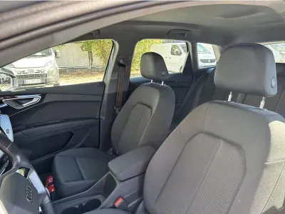SZARY SUV AUDI Q4-E-TRON z 2023 r., ELEKTRYCZNY, skrzynia biegów AUTOMATYCZNA 204KM, zdjęcie 17 z 19