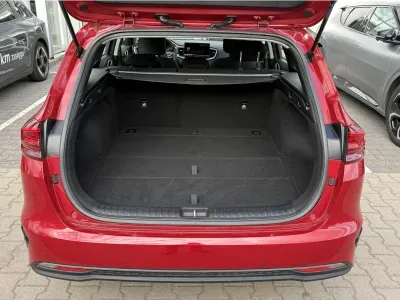 CZERWONY KOMBI KIA CEED z 2025 r., BENZYNA, skrzynia biegów AUTOMATYCZNA 140KM, zdjęcie 12 z 18