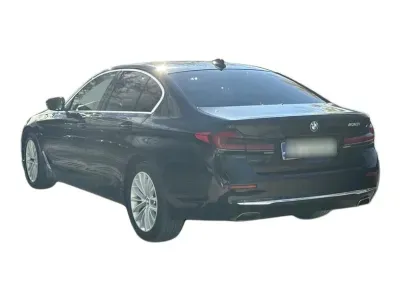 CZARNY SEDAN BMW SERIE 5 z 2022 r., BENZYNA, skrzynia biegów AUTOMATYCZNA 252KM, zdjęcie 10 z 19