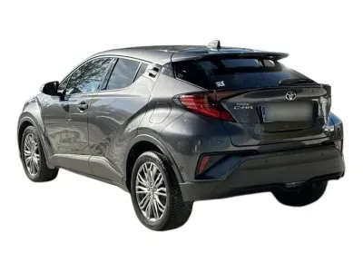 SZARY SUV TOYOTA C-HR z 2022 r., HYBRYDA/BENZYNA, skrzynia biegów AUTOMATYCZNA 122KM, zdjęcie 4 z 19