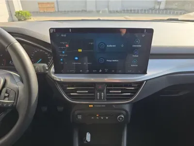 BIAŁY KOMBI FORD FOCUS z 2023 r., BENZYNA, skrzynia biegów MANUALNA 92KM, zdjęcie 15 z 23