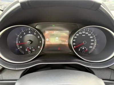 CZERWONY KOMBI KIA CEED z 2025 r., BENZYNA, skrzynia biegów AUTOMATYCZNA 140KM, zdjęcie 4 z 18