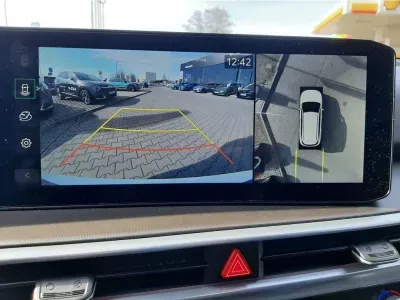 BIAŁY SUV KIA SORENTO z 2024 r., HYBRYDA/BENZYNA, skrzynia biegów AUTOMATYCZNA 159KM, zdjęcie 13 z 32