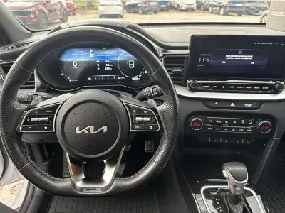 BIAŁY KOMBI KIA PROCEED z 2023 r., BENZYNA, skrzynia biegów AUTOMATYCZNA 160KM, zdjęcie 7 z 18