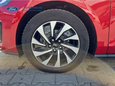 CZERWONY HATCHBACK FORD FOCUS z 2023 r., BENZYNA, skrzynia biegów MANUALNA 92KM, zdjęcie 8 z 27