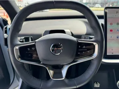 NIEBIESKI SUV VOLVO EX30 z 2024 r., ELEKTRYCZNY, skrzynia biegów AUTOMATYCZNA 200KM, zdjęcie 9 z 18