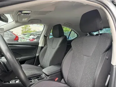 SREBRNY HATCHBACK SKODA OCTAVIA z 2022 r., BENZYNA, skrzynia biegów AUTOMATYCZNA 190KM, zdjęcie 13 z 19