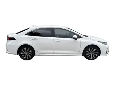 BIAŁY SEDAN TOYOTA COROLLA z 2022 r., HYBRYDA/BENZYNA, skrzynia biegów AUTOMATYCZNA 122KM, zdjęcie 7 z 19