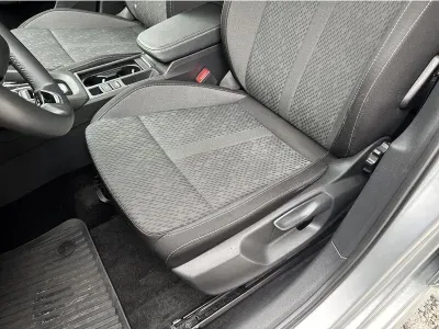 SREBRNY HATCHBACK SKODA OCTAVIA z 2022 r., BENZYNA, skrzynia biegów AUTOMATYCZNA 190KM, zdjęcie 8 z 19