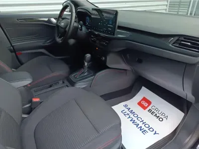 CZARNY KOMBI FORD FOCUS z 2025 r., HYBRYDA/BENZYNA, skrzynia biegów AUTOMATYCZNA 155KM, zdjęcie 6 z 16