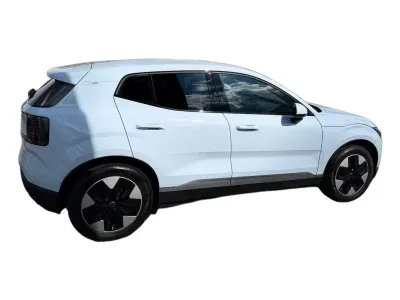 NIEBIESKI SUV VOLVO EX30 z 2024 r., ELEKTRYCZNY, skrzynia biegów AUTOMATYCZNA 200KM, zdjęcie 11 z 18