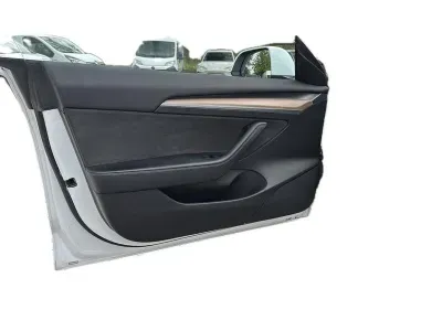 BIAŁY SEDAN TESLA MODEL 3 z 2022 r., ELEKTRYCZNY, skrzynia biegów AUTOMATYCZNA 306KM, zdjęcie 6 z 18
