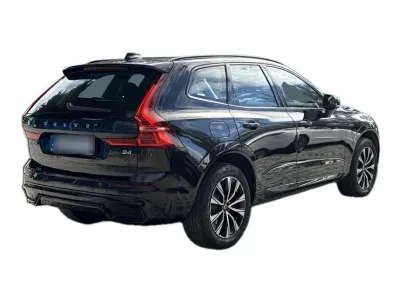 CZARNY SUV VOLVO XC60 z 2023 r., BENZYNA, skrzynia biegów AUTOMATYCZNA 197KM, zdjęcie 6 z 17