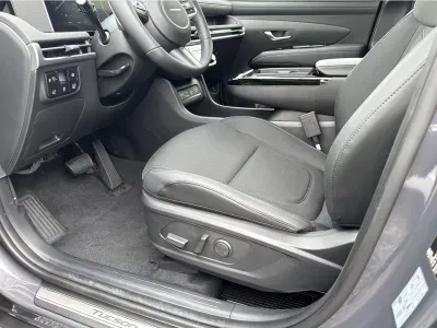 BIAŁY SUV HYUNDAI TUCSON z 2026 r., BENZYNA, skrzynia biegów AUTOMATYCZNA 150KM, zdjęcie 14 z 17