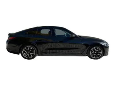 CZARNY HATCHBACK BMW SERIE4-GRANCOUPE z 2022 r., DIESEL, skrzynia biegów AUTOMATYCZNA 190KM, zdjęcie 4 z 18