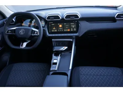 ZIELONY SUV MG ZS z 2026 r., HYBRYDA/BENZYNA, skrzynia biegów AUTOMATYCZNA 197KM, zdjęcie 3 z 7