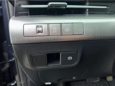 NIEBIESKI SUV HYUNDAI KONA z 2025 r., HYBRYDA/BENZYNA, skrzynia biegów AUTOMATYCZNA 129KM, zdjęcie 9 z 17