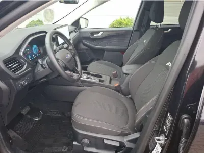 CZARNY SUV FORD KUGA z 2025 r., HYBRYDA/BENZYNA, skrzynia biegów AUTOMATYCZNA 178KM, zdjęcie 20 z 28
