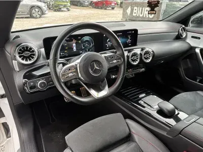 BIAŁY SEDAN MERCEDES CLASE CLA z 2022 r., BENZYNA, skrzynia biegów AUTOMATYCZNA 163KM, zdjęcie 13 z 19