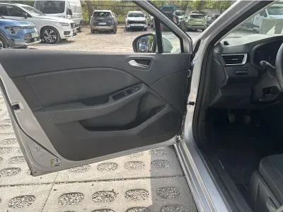 SZARY HATCHBACK RENAULT CLIO z 2022 r., BENZYNA, skrzynia biegów MANUALNA 90KM, zdjęcie 3 z 19