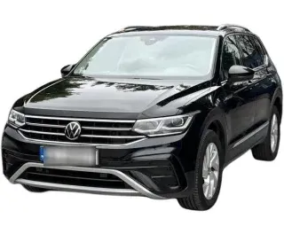 CZARNY SUV VOLKSWAGEN TIGUAN z 2022 r., DIESEL, skrzynia biegów AUTOMATYCZNA 150KM, zdjęcie główne