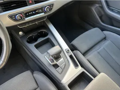 CZARNY SEDAN AUDI A4 z 2022 r., BENZYNA, skrzynia biegów AUTOMATYCZNA 150KM, zdjęcie 7 z 19