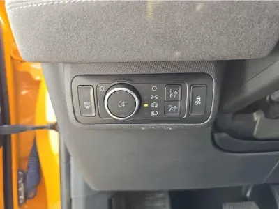 POMARAŃCZOWY SUV FORD MUSTANG MACH-E z 2022 r., ELEKTRYCZNY, skrzynia biegów AUTOMATYCZNA 358KM, zdjęcie 14 z 29