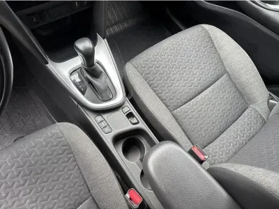 CZARNY SUV TOYOTA YARIS-CROSS z 2022 r., HYBRYDA/BENZYNA, skrzynia biegów AUTOMATYCZNA 116KM, zdjęcie 17 z 19