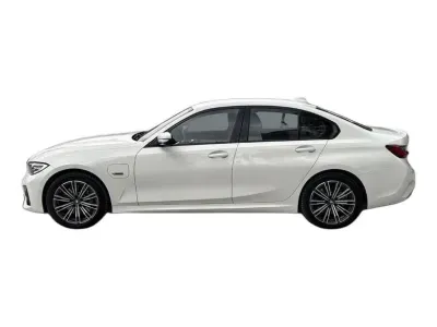 BIAŁY SEDAN BMW SERIE 3 z 2022 r., HYBRYDA/BENZYNA, skrzynia biegów AUTOMATYCZNA 292KM, zdjęcie 4 z 19