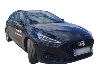 CZARNY KOMBI HYUNDAI I30 z 2025 r., BENZYNA, skrzynia biegów AUTOMATYCZNA 140KM, zdjęcie główne