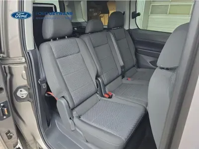 ZŁOTY VAN FORD TOURNEO CONNECT z 2026 r., DIESEL, skrzynia biegów AUTOMATYCZNA 90KM, zdjęcie 16 z 27