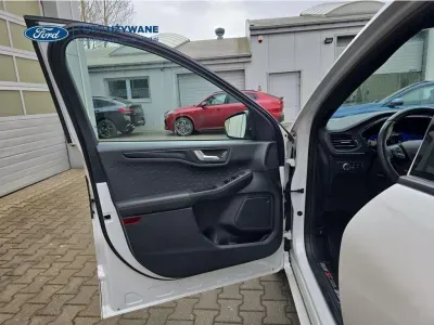 BIAŁY SUV FORD KUGA z 2020 r., BENZYNA, skrzynia biegów MANUALNA 110KM, zdjęcie 13 z 28