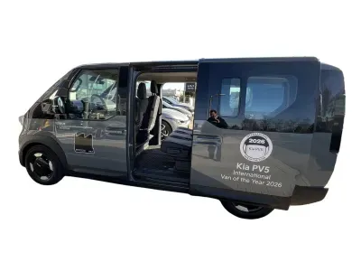 SZARY VAN KIA PV5 z 2025 r., ELEKTRYCZNY, skrzynia biegów AUTOMATYCZNA 163KM, zdjęcie 3 z 19