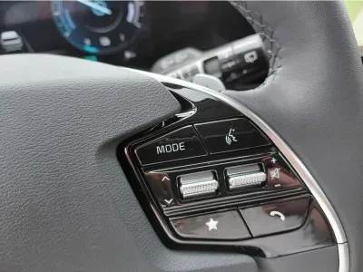 SZARY SUV KIA NIRO z 2026 r., HYBRYDA/BENZYNA, skrzynia biegów AUTOMATYCZNA 100KM, zdjęcie 14 z 23