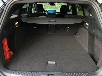 CZARNY KOMBI FORD FOCUS z 2025 r., HYBRYDA/BENZYNA, skrzynia biegów AUTOMATYCZNA 155KM, zdjęcie 3 z 16