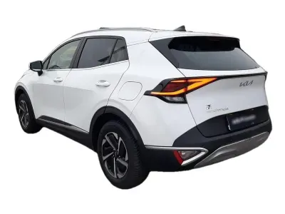 BIAŁY SUV KIA SPORTAGE z 2023 r., BENZYNA, skrzynia biegów MANUALNA 110KM, zdjęcie 3 z 24