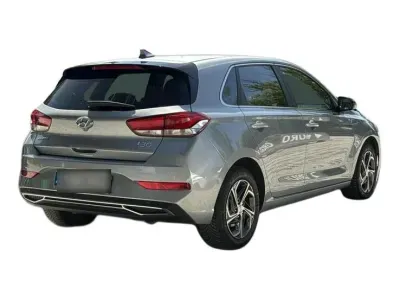 SREBRNY HATCHBACK HYUNDAI I30 z 2023 r., BENZYNA, skrzynia biegów AUTOMATYCZNA 120KM, zdjęcie 7 z 19