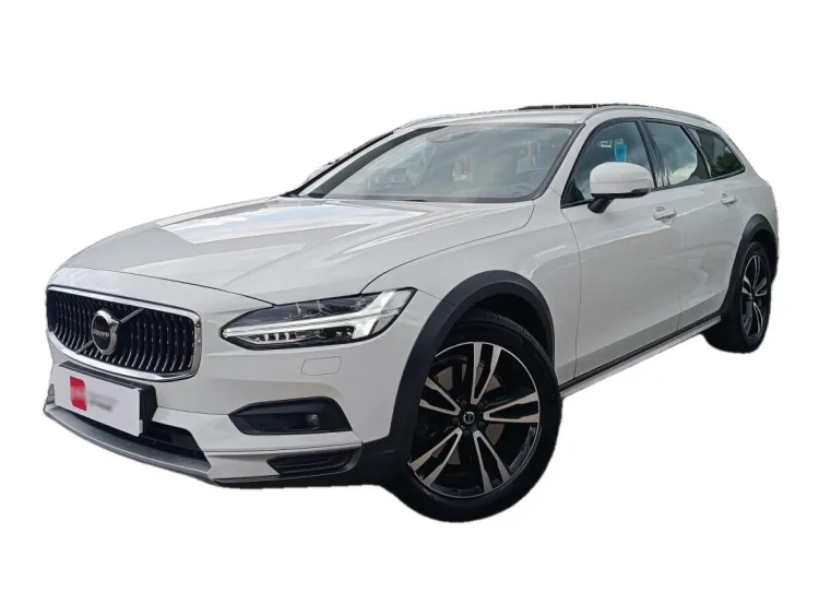BIAŁY KOMBI VOLVO V90 CROSS COUNTRY z 2021 r., DIESEL, skrzynia biegów AUTOMATYCZNA 235KM, zdjęcie główne