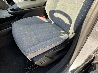 SZARY HATCHBACK RENAULT MEGANE-E-TECH ELECTRIC z 2023 r., ELEKTRYCZNY, skrzynia biegów AUTOMATYCZNA 218KM, zdjęcie 2 z 17