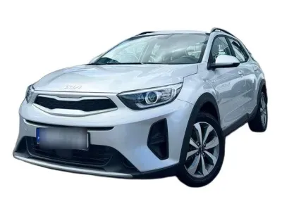 SREBRNY SUV KIA STONIC z 2025 r., BENZYNA, skrzynia biegów MANUALNA 58KM, zdjęcie główne