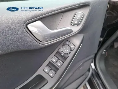 CZARNY HATCHBACK FORD FIESTA z 2023 r., BENZYNA, skrzynia biegów MANUALNA 74KM, zdjęcie 9 z 27